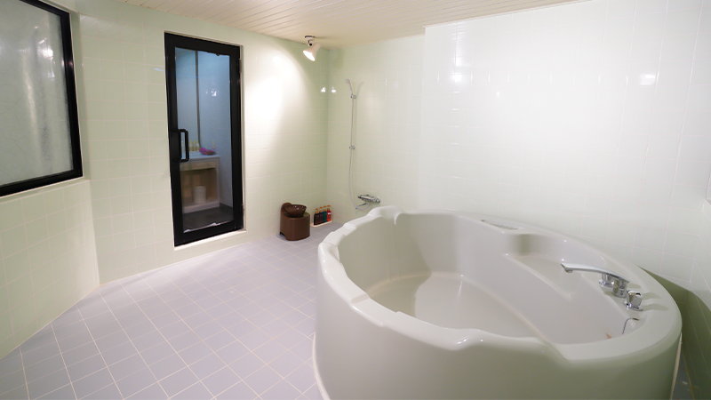 トマト十日町店